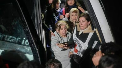 Israel libera 90 prisioneros palestinos en intercambio con Hamás