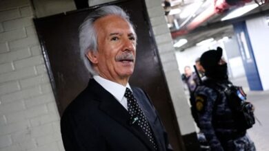 La Corte Suprema de Guatemala suspendió la resolución que buscaba devolver a prisión al periodista José Rubén Zamora (REUTERS/Josue Decavele)