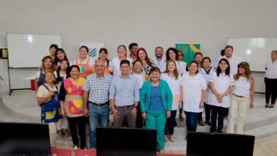 El intendente Lara Gros junto a representantes de instituciones educativas.