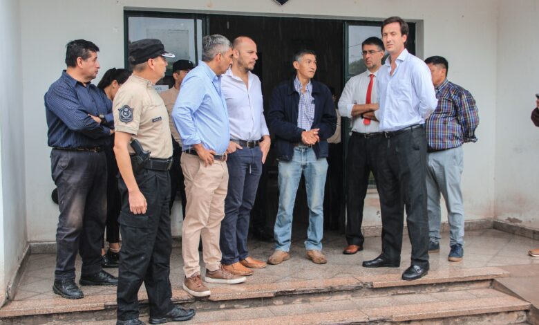 El intendente Enrique Borelli y el senador Gonzalo Caro Dávalos se reunieron con el ministro de Seguridad y Justicia, Gaspar Solá Usandivaras, y el jefe de Policía, Diego Bustos. Foto: Municipalidad de Cerrillos