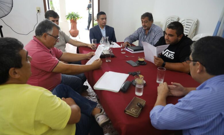 Autoridades municipales y comerciantes locales iniciaron una mesa de diálogo con el objetivo de mejorar la organización del tránsito pesado. Foto: Municipalidad de Metán