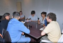 El intendente Carlos Rosso recibió al director general de EPJA, Adolfo Montenegro, y a la supervisora Nancy Altomare Sigler. Foto: Municipalidad de Güemes