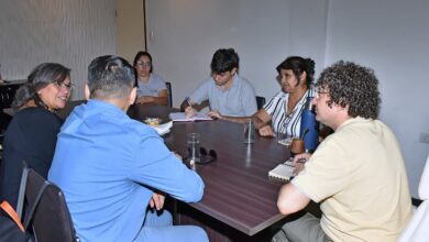 El intendente Carlos Rosso recibió al director general de EPJA, Adolfo Montenegro, y a la supervisora Nancy Altomare Sigler. Foto: Municipalidad de Güemes