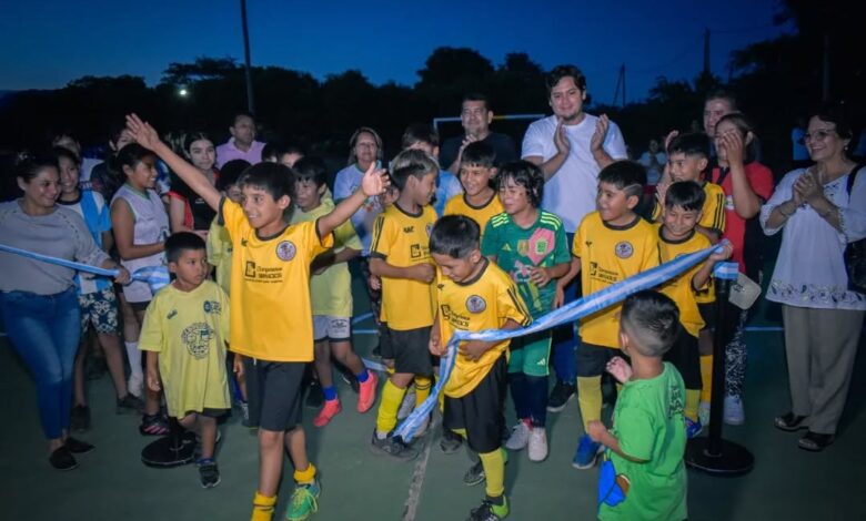 El Intendente Franco Hernández Berni inauguró un nuevo playón deportivo en el barrio Norte Grande. Foto: Municipalidad de Tartagal