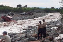 Metán: La Policía rescató a tres personas atrapadas en el Río de las Conchas