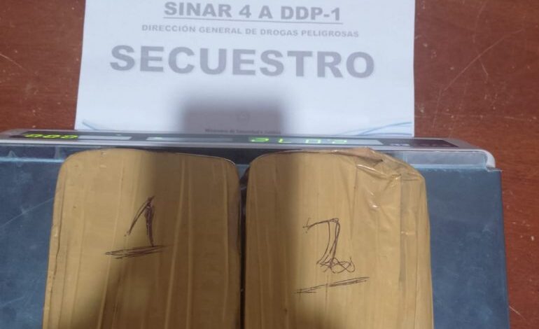 Drogas Peligrosas incautó 2 paquetes con cocaína en Villa San José. Foto: Policía de Salta