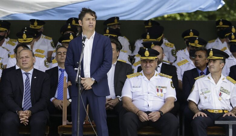 Kicillof despide por sedición a 18 Policías por abandonar sus funciones en protesta salarial