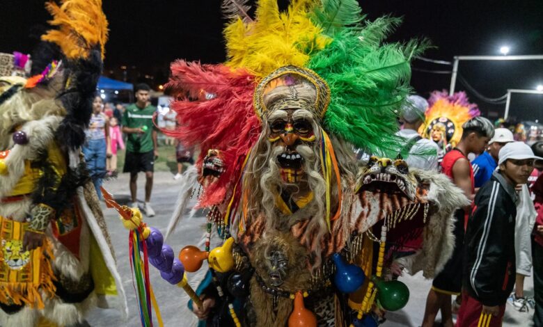 Hasta el martes 4 de marzo, la avenida Fernández Molina, junto al estadio Ernesto Martearena, se convertirá en el escenario de los Corsos de la Ciudad 2025.