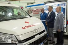 El Gobierno entregó tres nuevas ambulancias al SAMEC