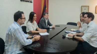 La ministra de Turismo, Manuela Arancibia, encabezó una reunión con Rentas y el sector turístico para evaluar la situación impositiva de las agencias de viaje.