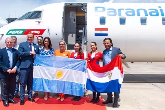 El primer vuelo aterrizó en el Aeropuerto Internacional Martín Miguel de Güemes a las 15:00 y fue recibido por el gobernador Gustavo Sáenz. Foto: Gobierno de Salta