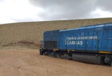 Las lluvias en la Puna provocaron deslizamientos de tierra que dañaron las vías del Tren a las Nubes, lo que llevó a la suspensión del servicio. Foto: RR SS