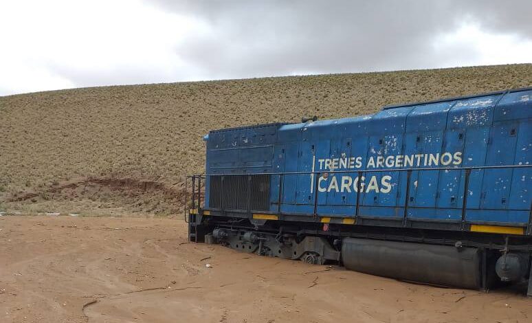 Las lluvias en la Puna provocaron deslizamientos de tierra que dañaron las vías del Tren a las Nubes, lo que llevó a la suspensión del servicio. Foto: RR SS