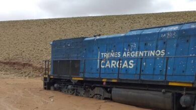 Las lluvias en la Puna provocaron deslizamientos de tierra que dañaron las vías del Tren a las Nubes, lo que llevó a la suspensión del servicio. Foto: RR SS