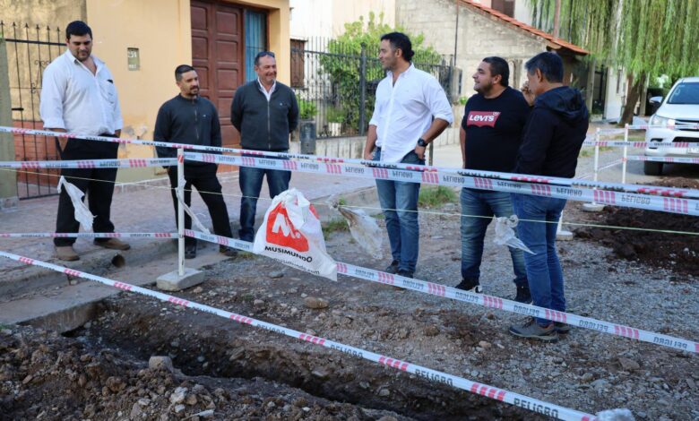 Participaron de la actividad el Gerente General de Aguas del Norte, Juan Bazán, equipo técnico de la Compañía, Rodrigo Arévalo y Germán Beyrne y representantes legislativos de la Ciudad.