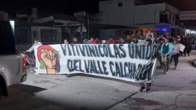 La movilización comenzó a las 19 horas en la plazoleta Güemes y continuó por distintas calles de la ciudad. Foto RR SS