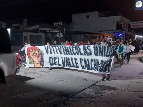 La movilización comenzó a las 19 horas en la plazoleta Güemes y continuó por distintas calles de la ciudad. Foto RR SS
