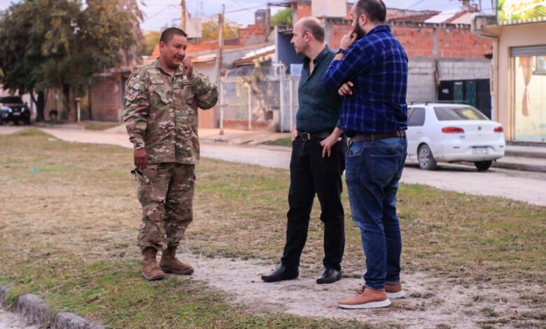 El intendente Enrique Borelli supervisó personalmente los trabajos que comenzaron esta mañana. Foto: Municipalidad de Cerillos