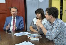 El intendente Carlos Rosso y el senador Enrique Cornejo se reunieron con directivos y docentes para impulsar la incorporación de una nueva oferta académica en la escuela técnica de la ciudad. Foto: Municipalidad de Güemes