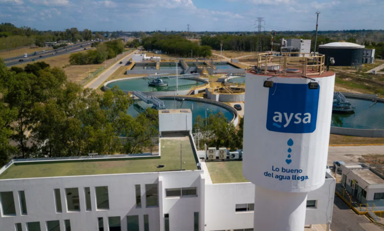 Las autoridades nacionales están ultimando los detalles del proceso de venta de Agua y Saneamientos Argentinos (AySA).