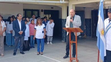 El intendente Enrique Borelli, participó del inicio del ciclo lectivo en la escuela Villa Los Tarcos, donde también inauguró las obras de refacción realizadas en el establecimiento. Foto: RR SS