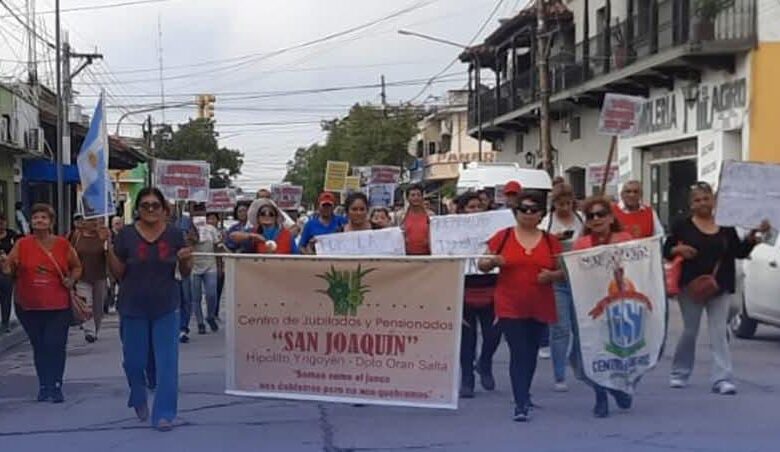 La concentración comenzó a las 9:30 hs en la plaza Santa Marta, con una masiva participación de jubilados. Foto: RR SS