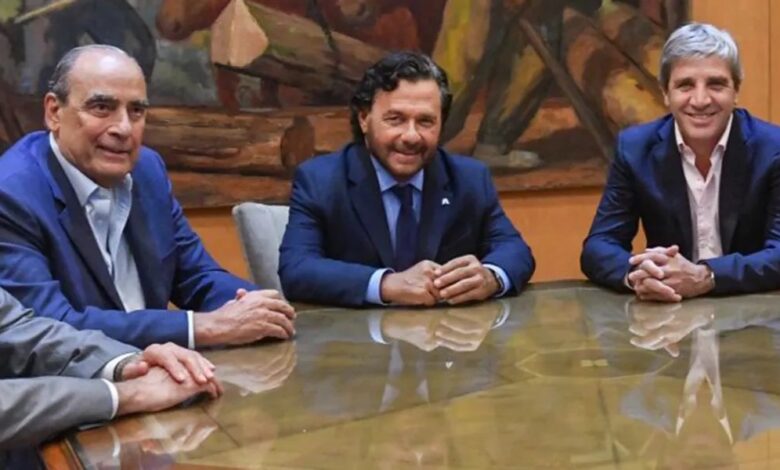 El gobernador con Francos y Caputo.