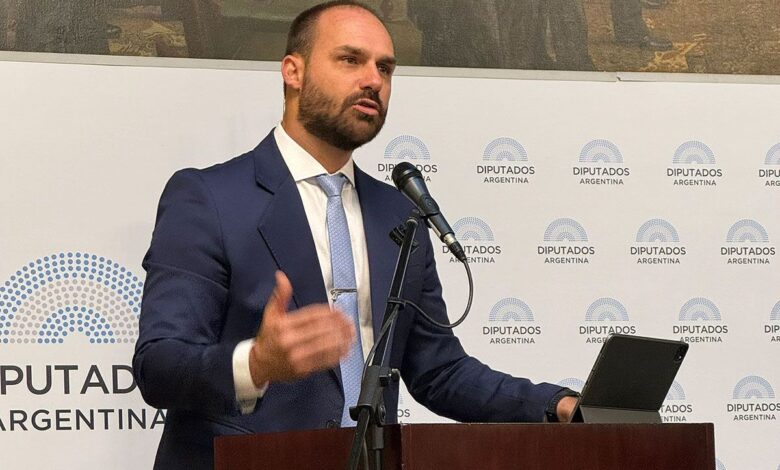 Eduardo Bolsonaro se aparta de su cargo y se traslada a Estados Unidos