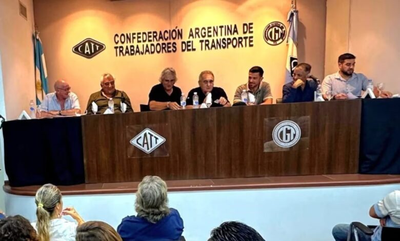 Sindicatos del transporte buscan aliados para enfrentar las reformas de Milei