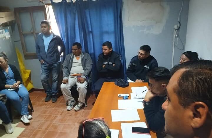 La Municipalidad de Rivadavia Banda Sur reunió al comité de emergencia para organizar la entrega de módulos alimentarios y víveres a las familias damnificadas por las inundaciones. Foto: RR SS
