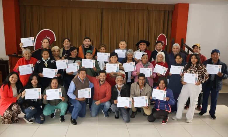 La entrega de carnets a los artesanos.