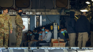 Bases militares de EE.UU. se preparan para albergar migrantes detenidos