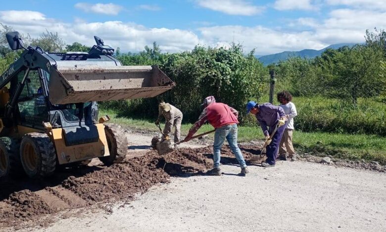 El municipio inició la instalación de reductores de velocidad en el tramo que une dos escuelas locales con la Ruta 51. Foto: Municipalidad de Campo Quijano