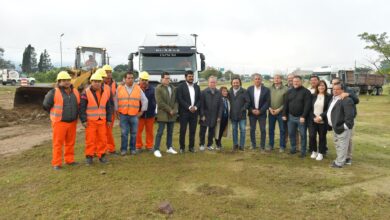 El gobernador Gustavo Sáenz, junto al senador Miguel Calabro y el intendente de La Caldera, Diego Sumbay, encabezó el inicio de las obras en el acceso a Vaqueros.