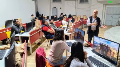 Finalizado el acto, el ingeniero Roque Burgos dio inicio al ciclo lectivo con la primera clase, marcando oficialmente el comienzo de esta tecnicatura.