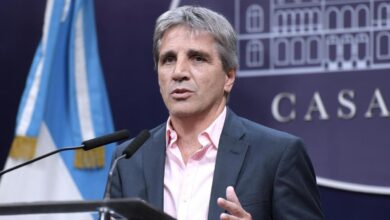 Caputo: “Se terminó la Argentina regalada en dólares”