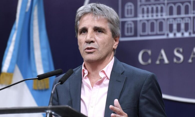 Caputo: “Se terminó la Argentina regalada en dólares”