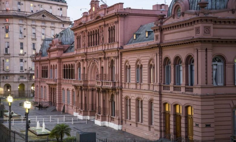 Disuelven la Secretaría de Planeamiento Estratégico Normativo y transfiere sus funciones a Legal y Técnica