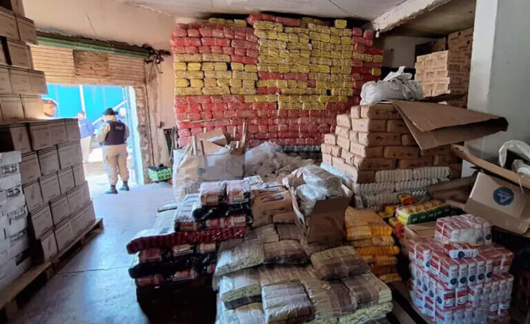 Incineran dos toneladas de alimentos vencidos hallados en comedores