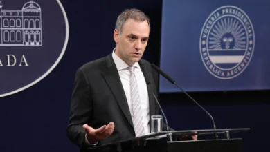 Adorni busca compatibilizar su cargo de vocero con una banca en la legislatura porteña