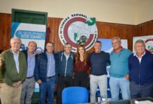 Flavia Royón junto a referentes productivos.
