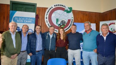 Flavia Royón junto a referentes productivos.