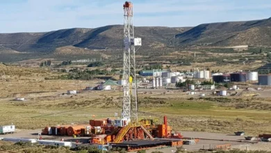 Provincias petroleras evalúan reducir regalías ante la caída del precio del crudo