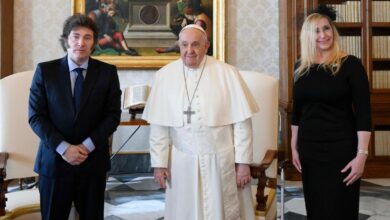 El Gobierno desmiente haber pagado el viaje de familiares del papa Francisco al Vaticano