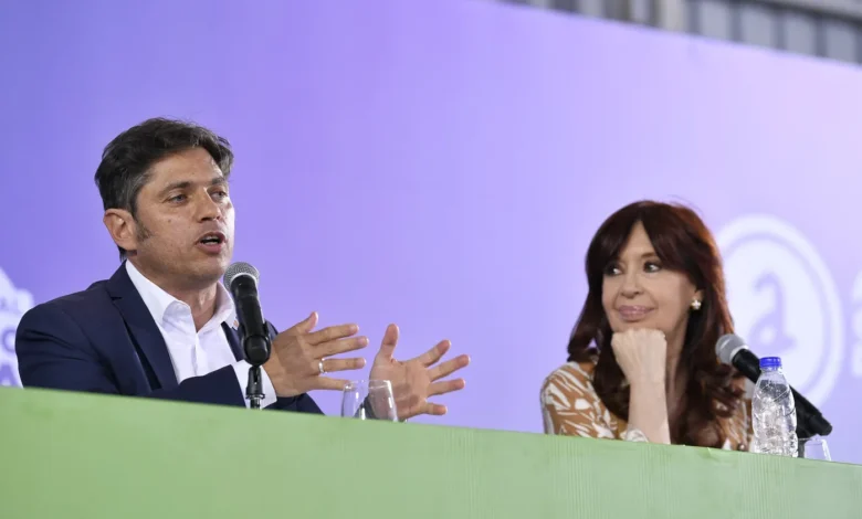 En un giro inesperado, Cristina Kirchner optó por ceder en su enfrentamiento con Kicillof y abogar por la unidad del peronismo.