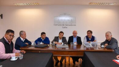Los senadores reunidos con la Auditoría General.