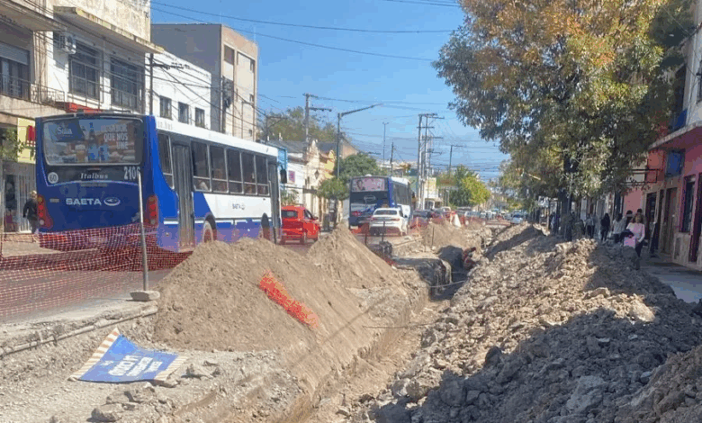La Municipalidad de Salta intensifica las tareas de recuperación vial en la avenida San Martín al 1000, como parte de un plan integral de mejora de calles.