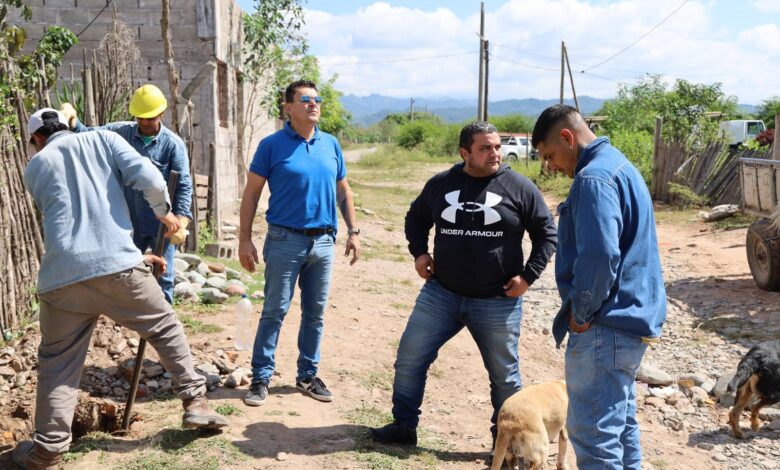 El intendente José María Issa supervisó el inicio de la obra , junto al senador Daniel D'Auria. Foto: Municipalidad de Metán