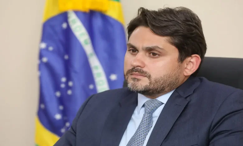 Ministro de Comunicaciones de Brasil renuncia tras acusaciones de corrupción