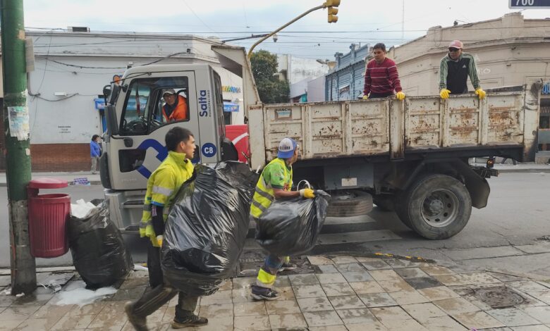 La Municipalidad sancionó a comerciantes del macrocentro por haber depositado residuos en la vía pública durante este jueves 10.